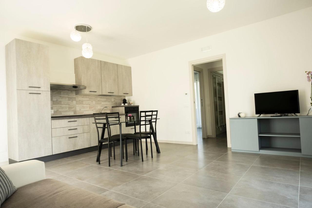 Marali Lake Apartments Desenzano del Garda Bagian luar foto