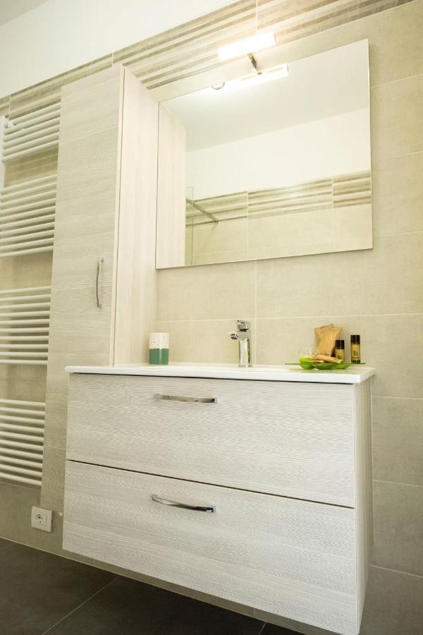 Marali Lake Apartments Desenzano del Garda Bagian luar foto