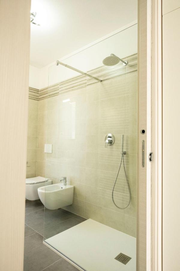 Marali Lake Apartments Desenzano del Garda Bagian luar foto