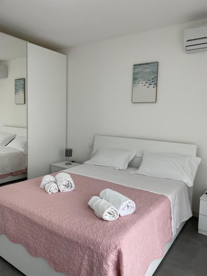 Marali Lake Apartments Desenzano del Garda Bagian luar foto